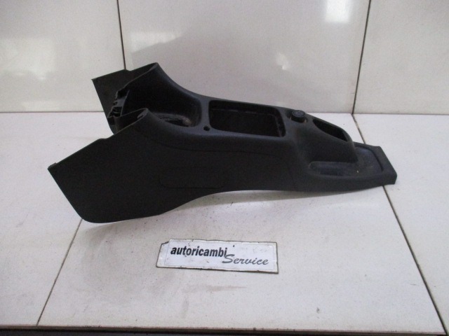 PLASTIKA MED SEDEZI BREZ NASLONJALA ROK OEM N. 9625036877 ORIGINAL REZERVNI DEL PEUGEOT 206 / 206 CC 2A/C 2D 2E/K R (2003 - 10/2008) BENZINA LETNIK 2006