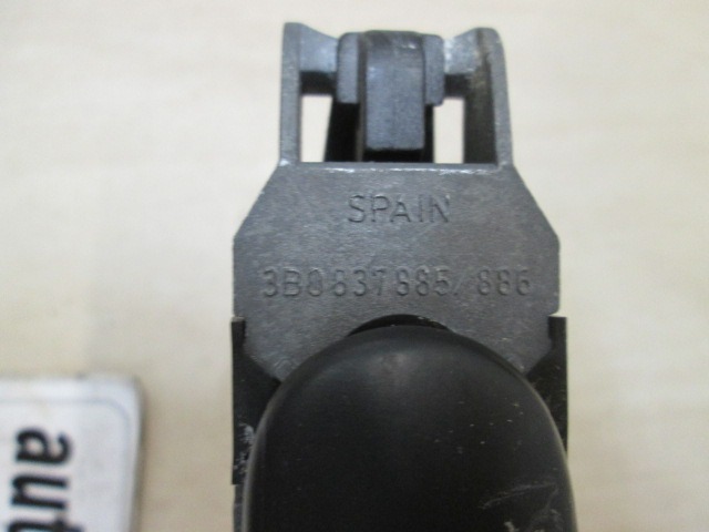 ZUNANJA KLJUKA ZADNJA DESNA VRATA OEM N. 3B0837885 ORIGINAL REZERVNI DEL SEAT IBIZA 6L1 MK3 (01/2002 - 01/2006) BENZINA LETNIK 2002