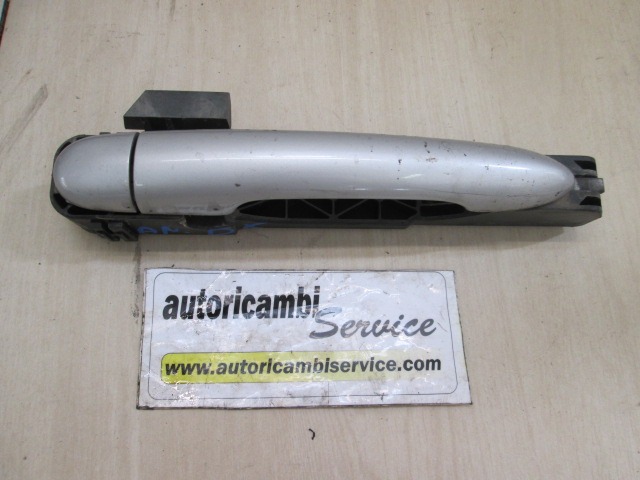 ZUNANJA KLJUKA SPREDNJA DESNA VRATA OEM N. 80610AV600 ORIGINAL REZERVNI DEL NISSAN PRIMERA P12E (01/2002 - 10/2006) DIESEL LETNIK 2002