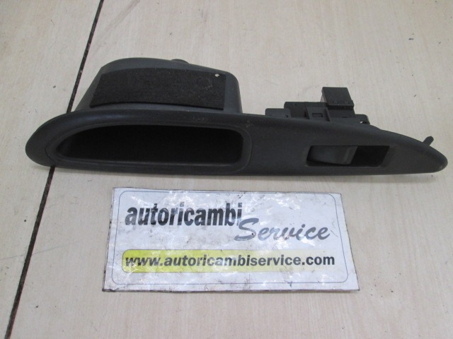 ZADNJE STIKALO OEM N. 82960AV760 ORIGINAL REZERVNI DEL NISSAN PRIMERA P12E (01/2002 - 10/2006) DIESEL LETNIK 2002