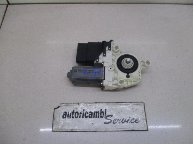 MOTORCEK ELEKTRICNEGA POMIKA ZADNJEGA STEKLA  OEM N. 1K0959703 ORIGINAL REZERVNI DEL VOLKSWAGEN GOLF V 1K1 1K5 MK5 BER/SW (02/2004-11/2008) DIESEL LETNIK 2004