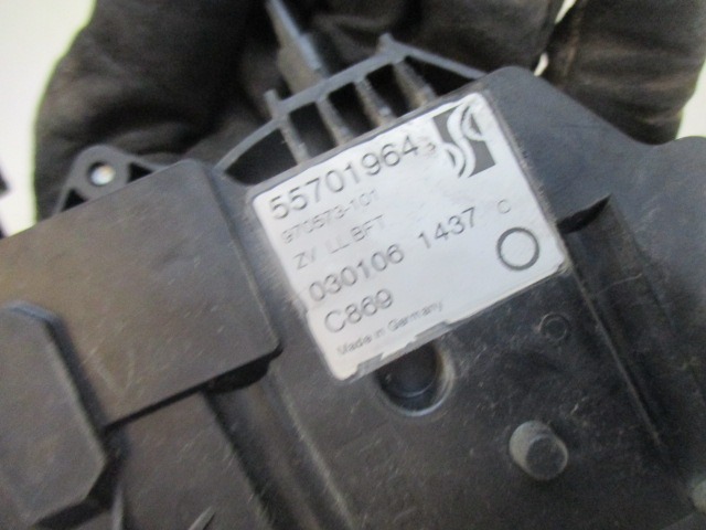 CENTRALNI ZAKLEP SPREDNJIH VRAT  OEM N. 55701964 ORIGINAL REZERVNI DEL FIAT GRANDE PUNTO 199 (2005 - 2012) DIESEL LETNIK 2006