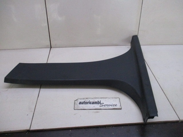 8A61-A243W07 RIVESTIMENTO MONTANTE INFERIORE CENTRALE SINISTRO FORD FIESTA 1.4 D 51KW 5M 5P (2010) RICAMBIO USATO 