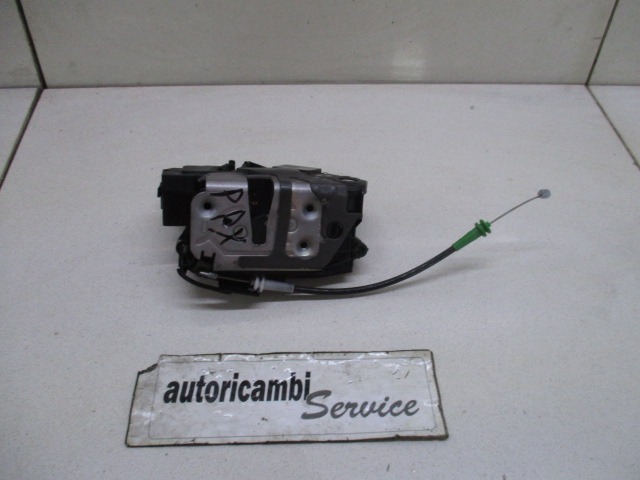 CENTRALNO ZAKLEPANJE ZADNJIH DESNIH VRAT OEM N. 8A6A-A26412 ORIGINAL REZERVNI DEL FORD FIESTA CB1 CNN MK6 (09/2008 - 11/2012) DIESEL LETNIK 2010