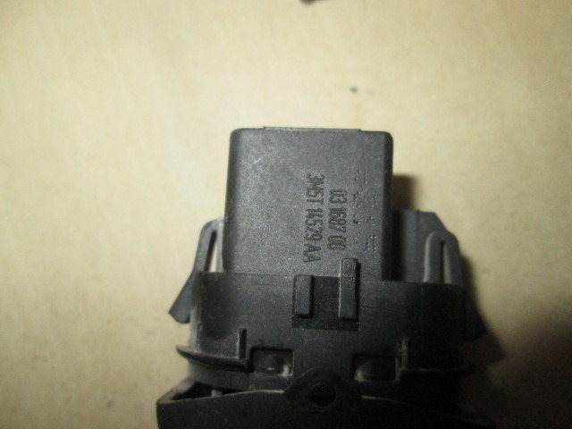 ZADNJE STIKALO OEM N. 3M5T14529AA ORIGINAL REZERVNI DEL FORD FOCUS DA HCP DP MK2 BER/SW (2005 - 2008) DIESEL LETNIK 2006