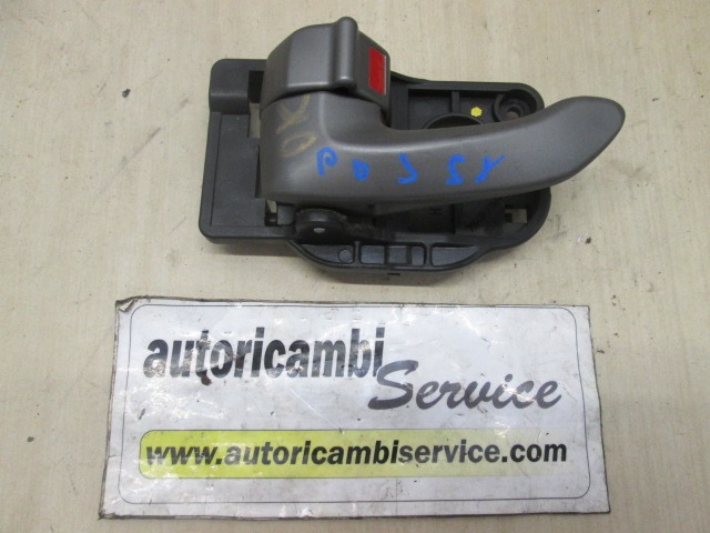 NOTRANJA KLJUKA  OEM N. 826112K000 ORIGINAL REZERVNI DEL KIA SOUL AM MK1 (2008 - 2013) DIESEL LETNIK 2010