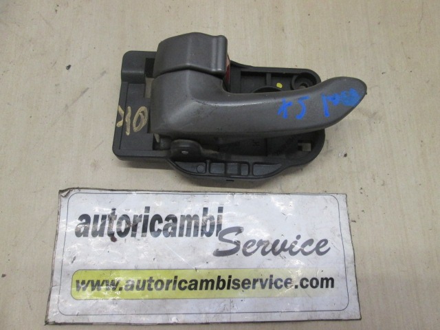 NOTRANJA KLJUKA  OEM N. 826112K000 ORIGINAL REZERVNI DEL KIA SOUL AM MK1 (2008 - 2013) DIESEL LETNIK 2010