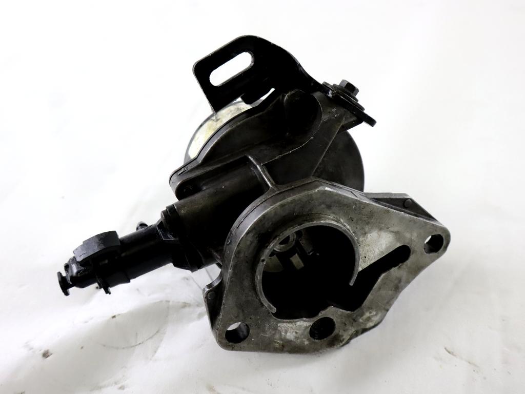 VAKUUM CRPALKA OEM N. 8201005306 ORIGINAL REZERVNI DEL RENAULT CAPTUR J5 H5 (2013 - 2019) DIESEL LETNIK 2014