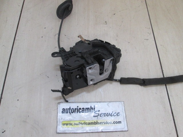 CENTRALNI ZAKLEP SPREDNJIH VRAT  OEM N. 805020401R ORIGINAL REZERVNI DEL RENAULT CAPTUR J5 H5 (2013 - 2019) DIESEL LETNIK 2014