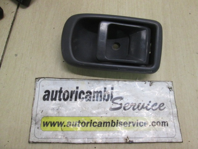 NOTRANJA KLJUKA  OEM N. 6927018087501 ORIGINAL REZERVNI DEL DAIHATSU TERIOS J100 MK1 (1997 - 2005) BENZINA LETNIK 1998