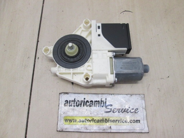 MOTORCEK ELEKTRICNEGA POMIKA ZADNJEGA STEKLA  OEM N. 827310002R ORIGINAL REZERVNI DEL RENAULT MEGANE MK3 BZ0/1 B3 DZ0/1 KZ0/1 BER/SPORTOUR/ESTATE (2009 - 2015) DIESEL LETNIK 2010