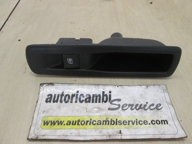 ZADNJE STIKALO OEM N. 829500004R ORIGINAL REZERVNI DEL RENAULT MEGANE MK3 BZ0/1 B3 DZ0/1 KZ0/1 BER/SPORTOUR/ESTATE (2009 - 2015) DIESEL LETNIK 2010