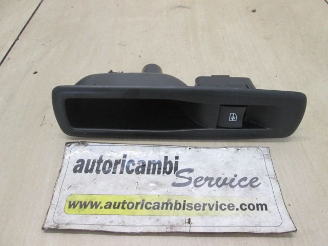 ZADNJE STIKALO OEM N. 829500004R ORIGINAL REZERVNI DEL RENAULT MEGANE MK3 BZ0/1 B3 DZ0/1 KZ0/1 BER/SPORTOUR/ESTATE (2009 - 2015) DIESEL LETNIK 2010