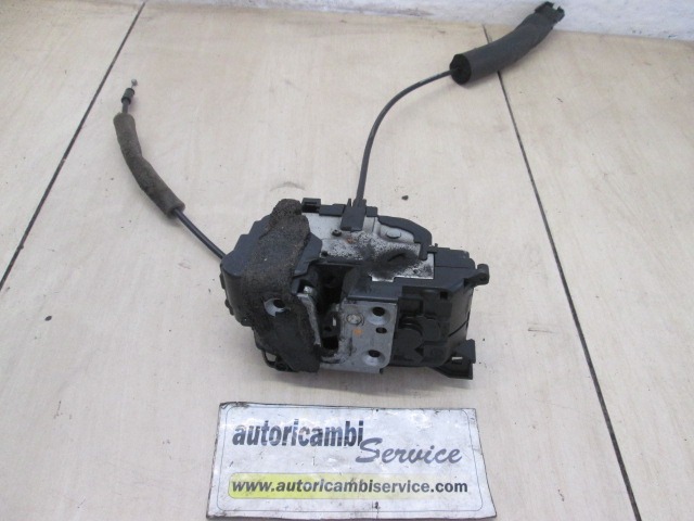 CENTRALNA KLJUCAVNICA ZADJIH LEVIH VRAT OEM N. 825038840R ORIGINAL REZERVNI DEL RENAULT MEGANE MK3 BZ0/1 B3 DZ0/1 KZ0/1 BER/SPORTOUR/ESTATE (2009 - 2015) DIESEL LETNIK 2010