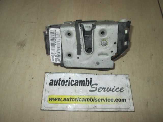 CENTRALNO ZAKLEPANJE ZADNJIH DESNIH VRAT OEM N. 04589279AH ORIGINAL REZERVNI DEL JEEP CHEROKEE MK4 KK (2008 - 2012)DIESEL LETNIK 2008