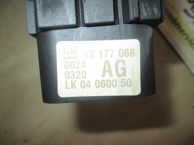 GLAVNO STIKALO LUCI OEM N. 13177066 ORIGINAL REZERVNI DEL OPEL VECTRA C Z02 BER/SW (2002 - 2006) DIESEL LETNIK 2004