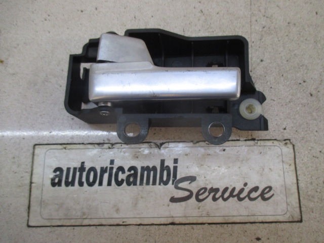 NOTRANJA KLJUKA  OEM N. 8M51-R22601 ORIGINAL REZERVNI DEL FORD FOCUS DA HCP DP MK2 R BER/SW (2008 - 2011) DIESEL LETNIK 2008