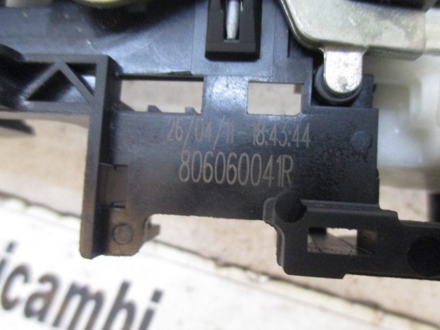 ZUNANJA KLJUKA ZADNJA DESNA VRATA OEM N. 806060041R ORIGINAL REZERVNI DEL RENAULT MEGANE MK3 BZ0/1 B3 DZ0/1 KZ0/1 BER/SPORTOUR/ESTATE (2009 - 2015) DIESEL LETNIK 2011