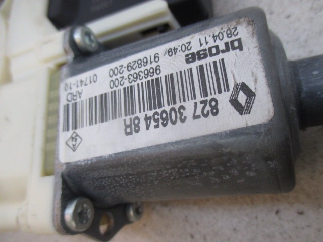 MOTORCEK ELEKTRICNEGA POMIKA ZADNJEGA STEKLA  OEM N. 827306548R ORIGINAL REZERVNI DEL RENAULT MEGANE MK3 BZ0/1 B3 DZ0/1 KZ0/1 BER/SPORTOUR/ESTATE (2009 - 2015) DIESEL LETNIK 2011