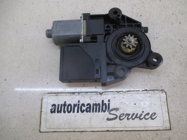 DVIZNI MEHANIZEM SPREDNIH STEKEL  OEM N. 807301396R ORIGINAL REZERVNI DEL RENAULT MEGANE MK3 BZ0/1 B3 DZ0/1 KZ0/1 BER/SPORTOUR/ESTATE (2009 - 2015) DIESEL LETNIK 2011