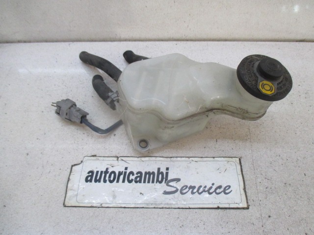 ZAVORNI CILINDER OEM N. 1323140260 ORIGINAL REZERVNI DEL TOYOTA AVENSIS VERSO M2 (2001 - 2004) DIESEL LETNIK 2002