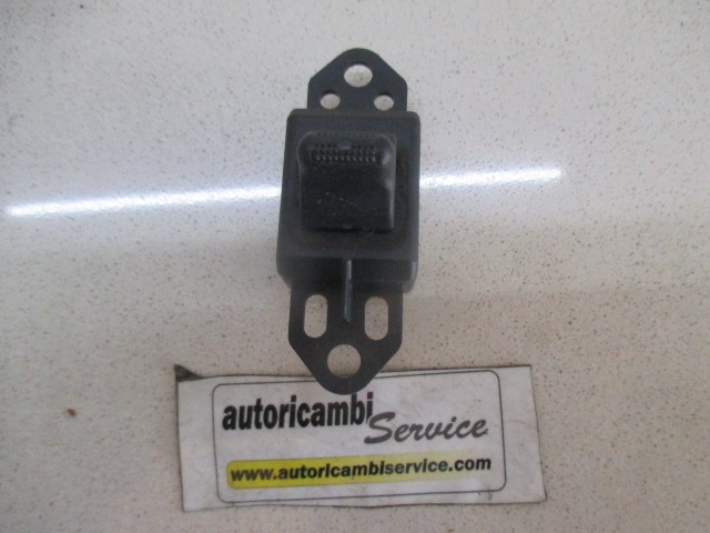 ZADNJE STIKALO OEM N. 04685727AA ORIGINAL REZERVNI DEL CHRYSLER VOYAGER/GRAN VOYAGER RG RS MK4 (2001 - 2007) BENZINA LETNIK 2001