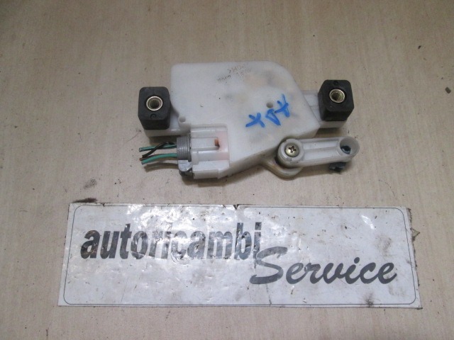 CENTRALNI ZAKLEP SPREDNJIH VRAT  OEM N. 8971283211 ORIGINAL REZERVNI DEL ISUZU TROOPER MK3 (2001 - 2003) DIESEL LETNIK 2001