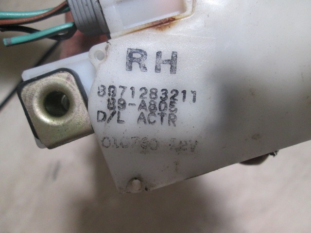 CENTRALNI ZAKLEP SPREDNJIH VRAT  OEM N. 8971283211 ORIGINAL REZERVNI DEL ISUZU TROOPER MK3 (2001 - 2003) DIESEL LETNIK 2001