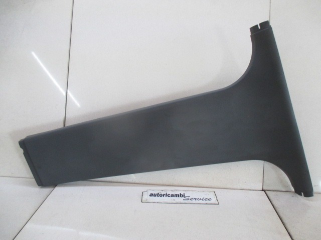 3M51-R243W06 RIVESTIMENTO MONTANTE CENTRALE INFERIORE LATO DESTRO FORD KUGA 2.0 D 103KW 6M 5P (2012) RICAMBIO USATO 