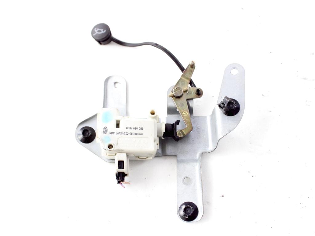 ZAKLEP LOPUTE GORIVA OEM N. 1C0827608 ORIGINAL REZERVNI DEL VOLKSWAGEN NEW BEETLE 9C1 1C1 1Y7 (1999 - 2006) DIESEL LETNIK 2005