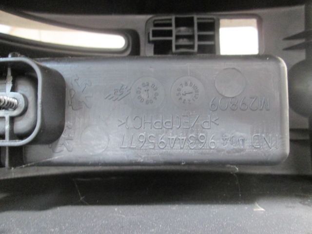 PLASTIKA MED SEDEZI BREZ NASLONJALA ROK OEM N. 9634495677 ORIGINAL REZERVNI DEL PEUGEOT 307 3A/B/C/E/H BER/SW/CABRIO (2001 - 2009) DIESEL LETNIK 2002