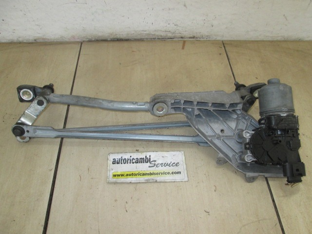 MOTORCEK PREDNJIH BRISALCEV OEM N. 8A6117B571A ORIGINAL REZERVNI DEL FORD FIESTA CB1 CNN MK6 (09/2008 - 11/2012) DIESEL LETNIK 2011