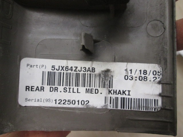 NOTRANJA OBLOGA PRAGA  OEM N. 5JX64ZJ3AB ORIGINAL REZERVNI DEL JEEP GRAND CHEROKEE WH WK MK3 (05/2005-08/2008) DIESEL LETNIK 2006