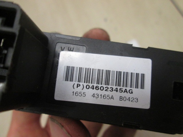 ZADNJE STIKALO OEM N. 04602345AG ORIGINAL REZERVNI DEL JEEP GRAND CHEROKEE WH WK MK3 (05/2005-08/2008) DIESEL LETNIK 2006