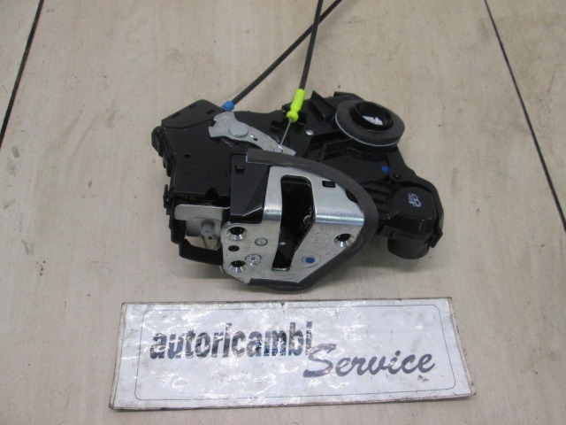 CENTRALNI ZAKLEP SPREDNJIH VRAT  OEM N. 69030-05130 ORIGINAL REZERVNI DEL TOYOTA AURIS E18 MK2 (2012 - 2018) IBRIDO (ELETRICO-BENZINA) LETNIK 2013