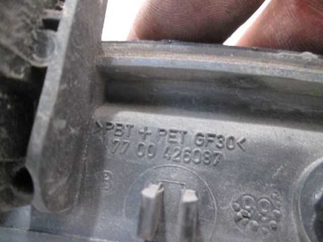 ZUNANJA KLJUKA ZADNJA DESNA VRATA OEM N. 7700426087 ORIGINAL REZERVNI DEL RENAULT CLIO BB CB MK2 (04/1998 - 04/2001) BENZINA LETNIK 1999