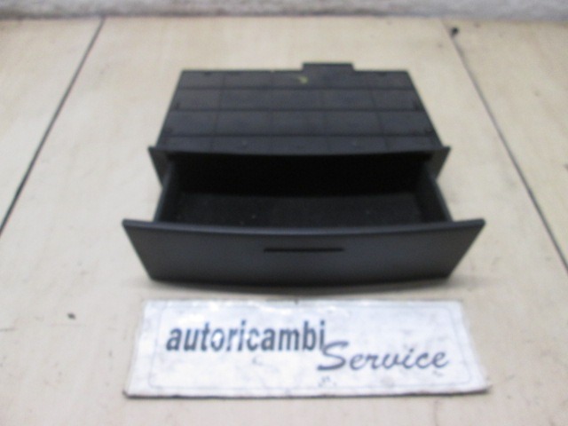 PREDAL ZA DOKUMENTE OEM N. 845703 ORIGINAL REZERVNI DEL KIA SORENTO JC MK1 (2002 - 2009) DIESEL LETNIK 2005