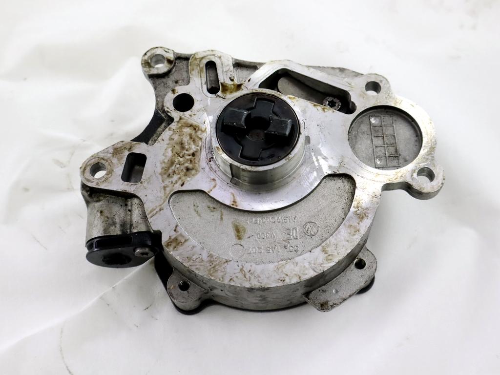 VAKUUM CRPALKA OEM N. 03L145207 ORIGINAL REZERVNI DEL VOLKSWAGEN POLO 6R1 6C1 (06/2009 - 02/2014) DIESEL LETNIK 2011