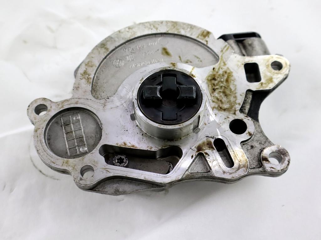 VAKUUM CRPALKA OEM N. 03L145207 ORIGINAL REZERVNI DEL VOLKSWAGEN POLO 6R1 6C1 (06/2009 - 02/2014) DIESEL LETNIK 2011