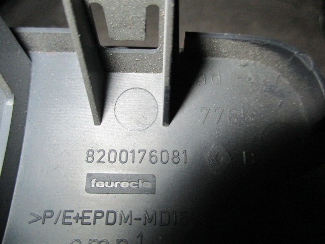 GLAVNO STIKALO LUCI OEM N. 8200176081 ORIGINAL REZERVNI DEL RENAULT MEGANE MK2 BM0/1 CM0/1 EM0/1 KM0/1 LM0/1 BER/GRANDTOUR  (10/2002 - 02/2006) DIESEL LETNIK 2004