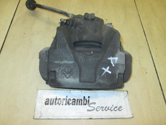 SPREDNJE DESNE ZAVORNE CELJUSTI  OEM N. 410018218R ORIGINAL REZERVNI DEL RENAULT MEGANE MK3 BZ0/1 B3 DZ0/1 KZ0/1 BER/SPORTOUR/ESTATE (2009 - 2015) DIESEL LETNIK 2010