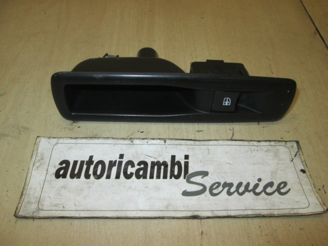 ZADNJE STIKALO OEM N. 829500004R ORIGINAL REZERVNI DEL RENAULT MEGANE MK3 BZ0/1 B3 DZ0/1 KZ0/1 BER/SPORTOUR/ESTATE (2009 - 2015) DIESEL LETNIK 2010