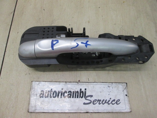 ZUNANJA KLJUKA ZADNJA LEVA VRATA OEM N. 806070032R ORIGINAL REZERVNI DEL RENAULT MEGANE MK3 BZ0/1 B3 DZ0/1 KZ0/1 BER/SPORTOUR/ESTATE (2009 - 2015) DIESEL LETNIK 2010