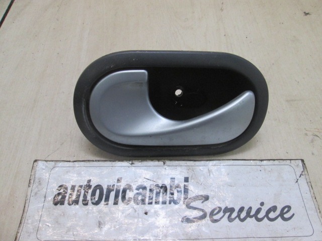 NOTRANJA KLJUKA  OEM N. 8200028487 ORIGINAL REZERVNI DEL RENAULT TWINGO CN0 MK2 (09/2006 - 11/2011) BENZINA LETNIK 2010