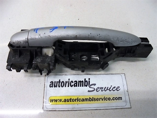 ZUNANJA KLJUKA ZADNJA LEVA VRATA OEM N. 7701474995 ORIGINAL REZERVNI DEL RENAULT SCENIC/GRAND SCENIC JM0/1 MK2 (2003 - 2009) DIESEL LETNIK 2003