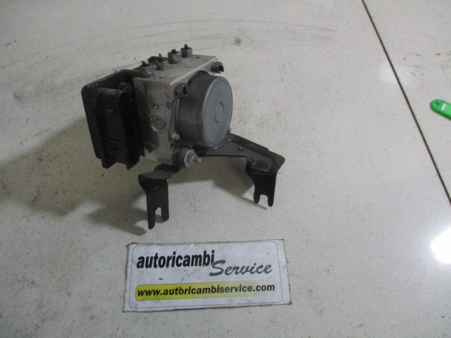 ABS AGREGAT S PUMPO OEM N. 8200747140 ORIGINAL REZERVNI DEL RENAULT CLIO BR0//1 CR0/1 KR0/1 MK3 (2005 - 05/2009) BENZINA LETNIK 2008