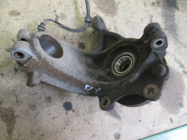 VRTLJIVI LEZAJ DESNO / PESTO KOLESA Z LEZAJEM SPREDAJ OEM N. 330776 ORIGINAL REZERVNI DEL CITROEN C3 / PLURIEL MK1R (09/2005 - 11/2010) BENZINA LETNIK 2006