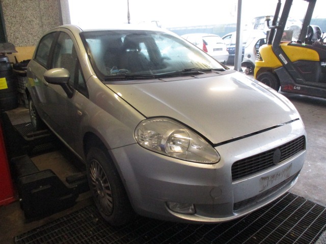 FIAT GRANDE PUNTO 1.3 D 5P 6M 66KW (2006) RICAMBI IN MAGAZZINO