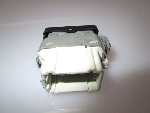 RAZLICNA STIKALA  OEM N.  ORIGINAL REZERVNI DEL DACIA LOGAN MK1 (2004 - 2013) DIESEL LETNIK 2011