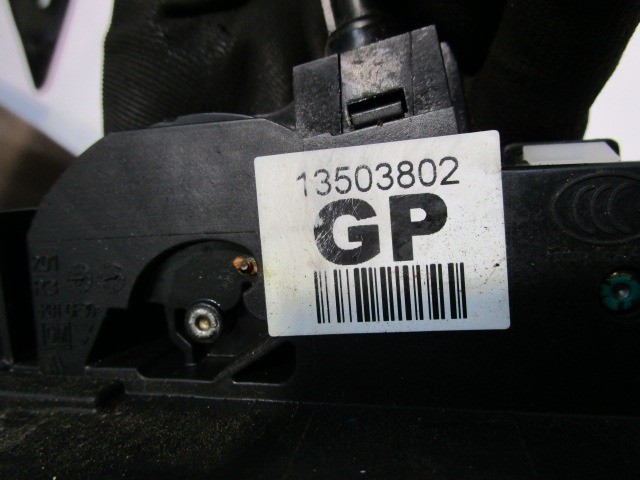 CENTRALNI ZAKLEP SPREDNJIH VRAT  OEM N. 13503802 ORIGINAL REZERVNI DEL CHEVROLET CRUZE J300 J305 (2009 - 2019) DIESEL LETNIK 2010